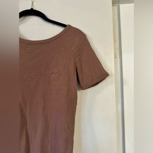3/$10 🌼 Joe Fresh Scoop Back T-Shirt